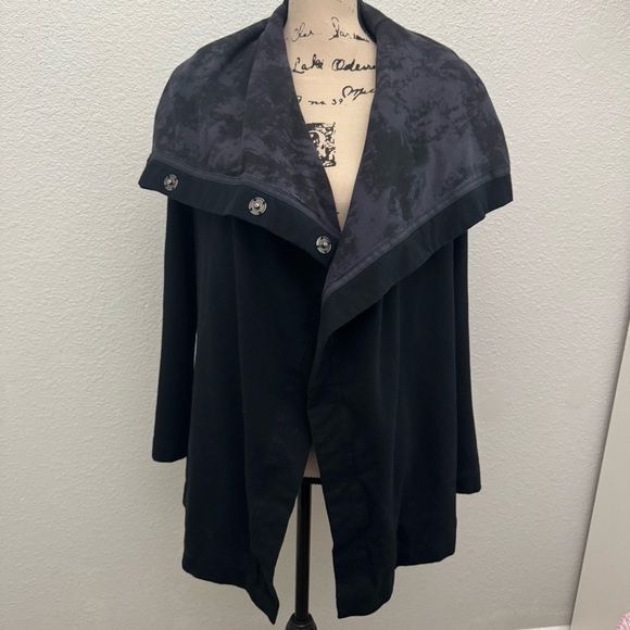 Lululemon Savasana Wrap Jacket Cardigan Black Size 4 - Picture 1 of 14